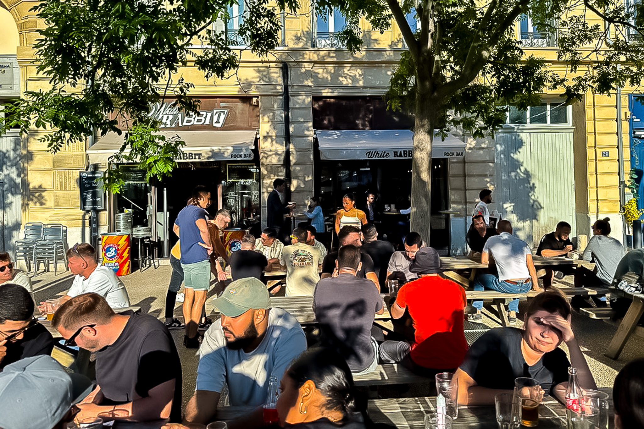 Terrasse ensoleillée à Marseille